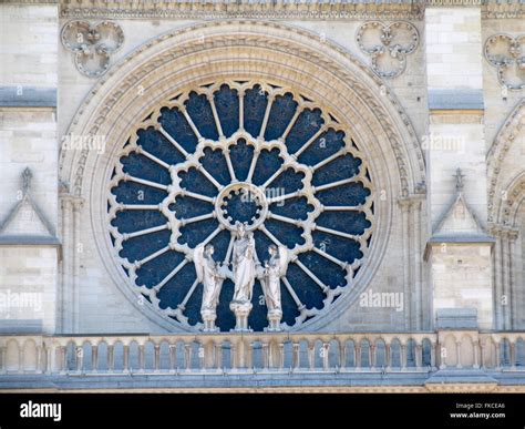 Rose window at notre dame cathedral hi-res stock photography and images ...