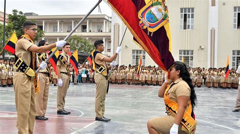 Bajo condiciones está autorizado el juramento a la bandera - Ecuador en Directo