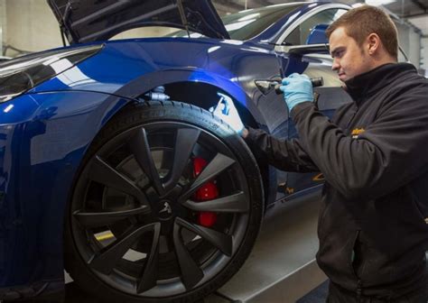 Halfords acquires Lodge Tyre - Tyrepress