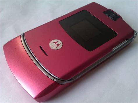 Classic Phones Shop: Motorola RAZR V3 - Pink (Unlocked) Mobile Phone