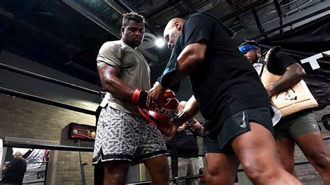 Francis Ngannou révèle ce que lui apportera Mike Tyson dans son coin pour son combat contre Fury ...