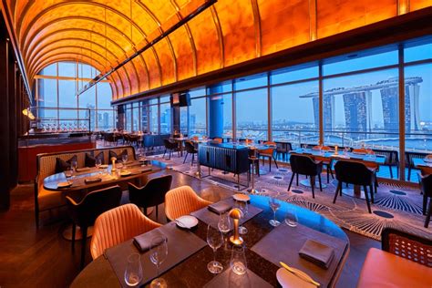 Overlooking Marina Bay, the new cult restaurant in Singapore is furnished by Bross – Bross Italy