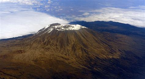 Snow-caped peak of Kilimanjaro - China.org.cn