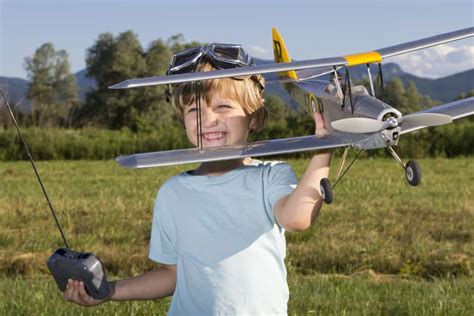 Best Remote Control Airplanes for Kids 2021: Soar Through the Sky ...