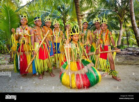 Micronesia yap women people hi-res stock photography and images - Alamy