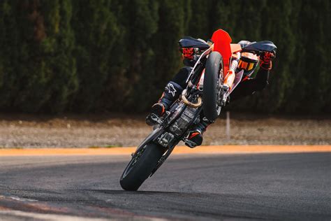 2023 KTM 450 SMR First Look [8 Fast Facts, 30 Photos, Specs]