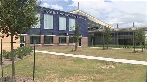 Booker T. Washington High School marks 125 years with new building | FOX 26 Houston