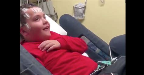 Nick Chubb Surprises 10-Year-Old in the Hospital to Brighten His Day ...