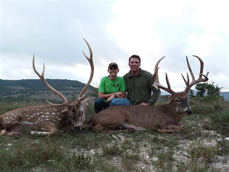 Whitetail Deer Hunts Texas - Uno Mas Ranch