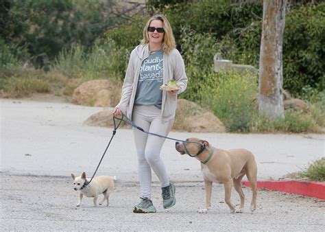 Alicia Silverstone - Hike in Hollywood Hills 05/29/2023 • CelebMafia