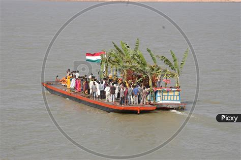 Image of People traveling on Boat in Godavari River to Bhadrachalam Temple-UK556453-Picxy