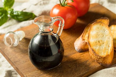 What Oil and Vinegar to Use for Salad Dressing? - Kitchen Seer