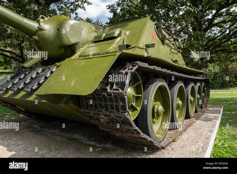 Su 100 tank destroyer hi-res stock photography and images - Alamy