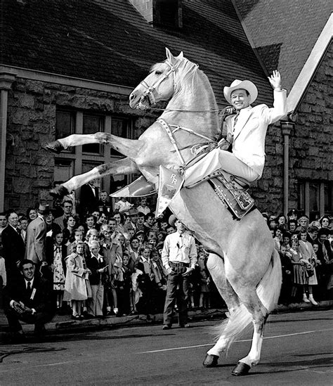 ROY ROGERS COWBOY SINGER & ACTOR w/HORSE "TRIGGER" 8X10 PUBLICITY PHOTO (EP-013) | eBay | Roy ...