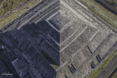 Teotihuacan - Piramide del Sol by ricardsan on DeviantArt