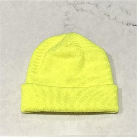 Dave’s New York electric neon yellow beanie - Depop