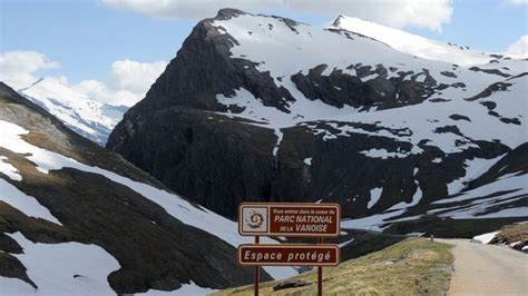 3 killed by avalanche in French Alps - ABC News