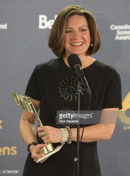 TORONTO - MARCH 9 - Lisa LaFlamme wins her CSA award at the Sony... News Photo - Getty Images