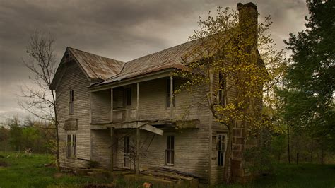 Photographer captures 'Hauntingly Beautiful' abandoned homes - ABC7 Los Angeles