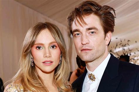 Robert Pattinson and Suki Waterhouse Are Engaged: Sources