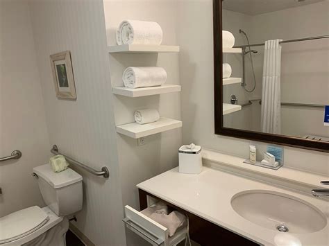 HAMPTON INN CLEVELAND AIRPORT-TIEDEMAN RD - Updated 2022 Prices & Hotel Reviews (Brooklyn, Ohio)