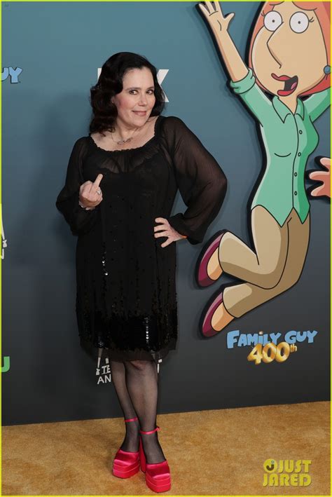 Mila Kunis & Alex Borstein Celebrate 400 Episodes of 'Family Guy' With ...