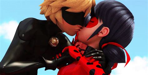 Ladybug And Cat Noir Kiss Gif - art-puke