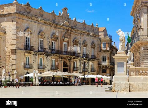 Piazzo del Duomo, Ortygia, Syracuse, Sicily, Italy Stock Photo - Alamy