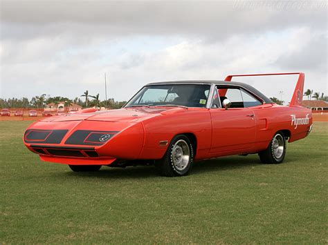 Plymouth Road Runner Superbird High Resolution Image (1 of 12)