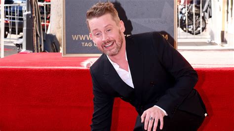 Macaulay Culkin Got Super Emotional After Reuniting With Home Alone Mom ...