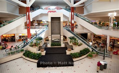 VALLEY VIEW CENTER MALL | Matthew Nager