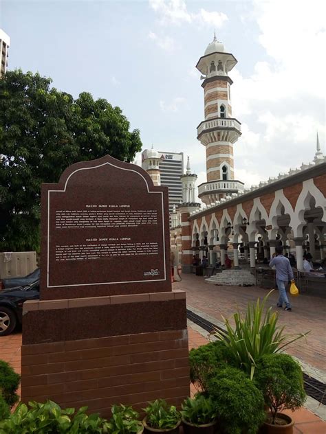 Masjid Jamek in Kuala Lumpur, beautiful mosque of red bricks & marble ...