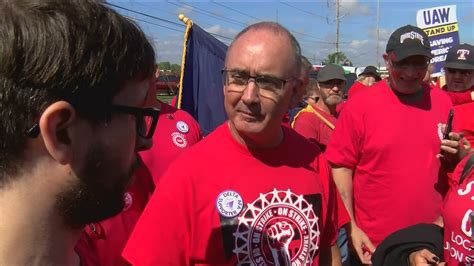 Striking Jeep workers come out to greet UAW president. | wtol.com