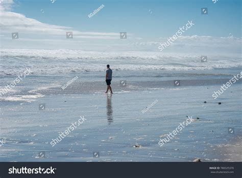 10,800 Man Alone Walking Beach Images, Stock Photos & Vectors ...