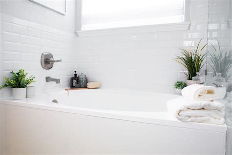 Beginner’s Guide to Bathtub Refinishing: 11 Steps