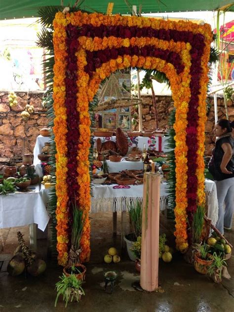 Altares tejidos con flor de muerto | Ofrendas, Dia de muertos, Altar