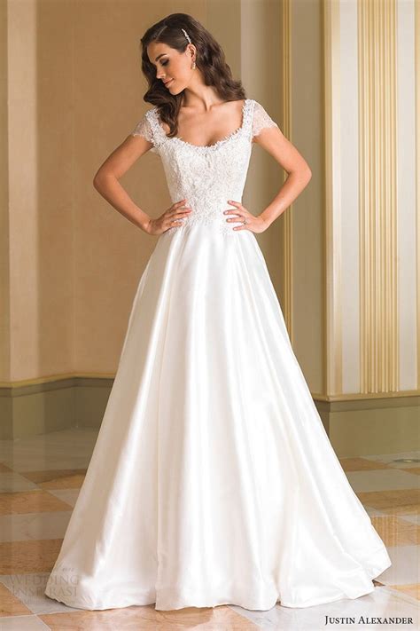 Some irresistible wedding dresses with round neckline - Wedding Hair Style