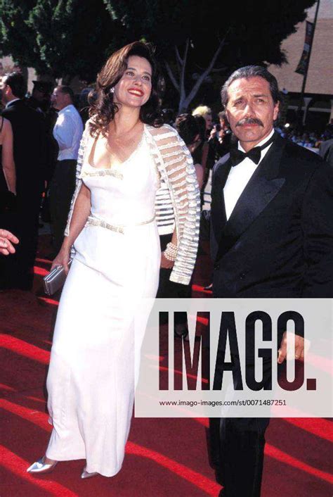 Jan. 1, 2011 - 47TH EMMY AWARDS.1995.LORRAINE BRACCO AND HARVEY KEITEL. LISA ROSE- PHOTOS