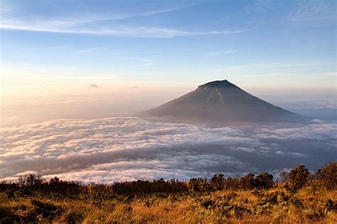 Gunung Sumbing yang Memukau - duaistanto Journey