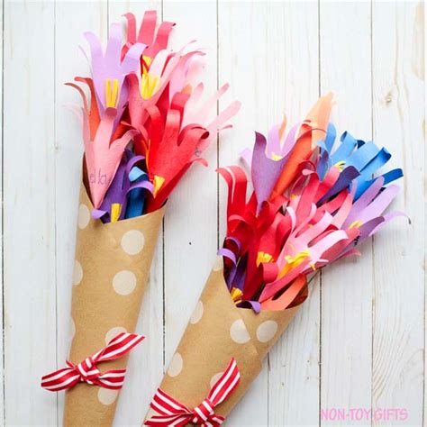 Handprint Flower Bouquet - Easy Kid Craft For Teachers Or Mother's Day