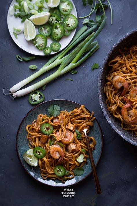 Easy Seafood Mee Goreng/ Seafood Fried Noodles