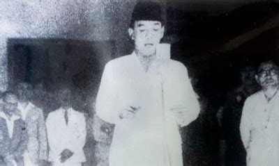 Sejarah Singkat Pembacaan Teks Proklamasi oleh Soekarno - Hatta ...