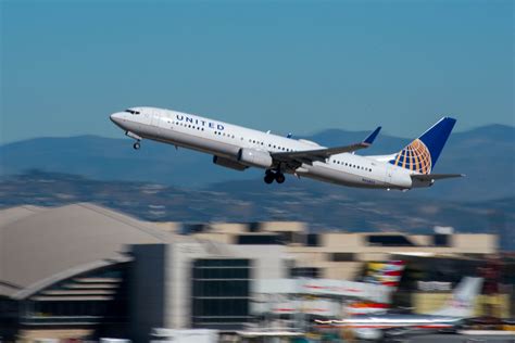 United Boeing 737-900 at Spokane on Dec 9th 2017, bird strike | AeroInside