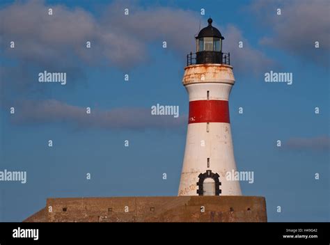 Fraserburgh pierhead lighthouse hi-res stock photography and images - Alamy