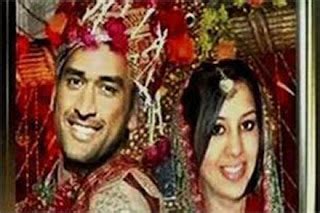 CINE ENTERTAINMENT: Dhoni and Sakshi Marriage Photo collection