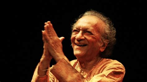 Indian Sitarist Ravi Shankar Dies