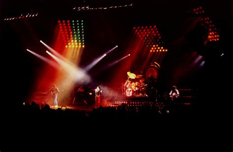 Freddie Mercury's Final Performance With Queen, Knebworth Park 1986 | Spinditty