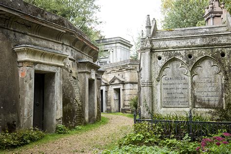 Highgate Cemetery - History and Facts | History Hit