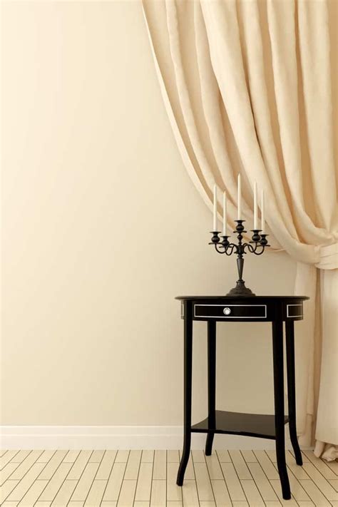 What Curtains Go With Beige Walls? [Inc. 13 Examples]