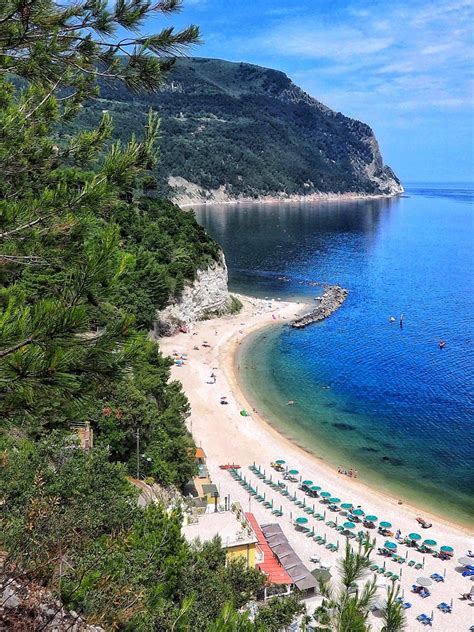 Italy, Le Marche, Spiaggia Urbani- Sirolo, beaches close to Bologna | Reizen, Vakantie, Italië